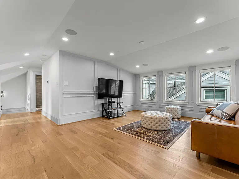 426 Marshall St — Photo 41