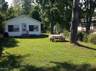 68398 Douglas Dr, Paw Paw, MI 49079