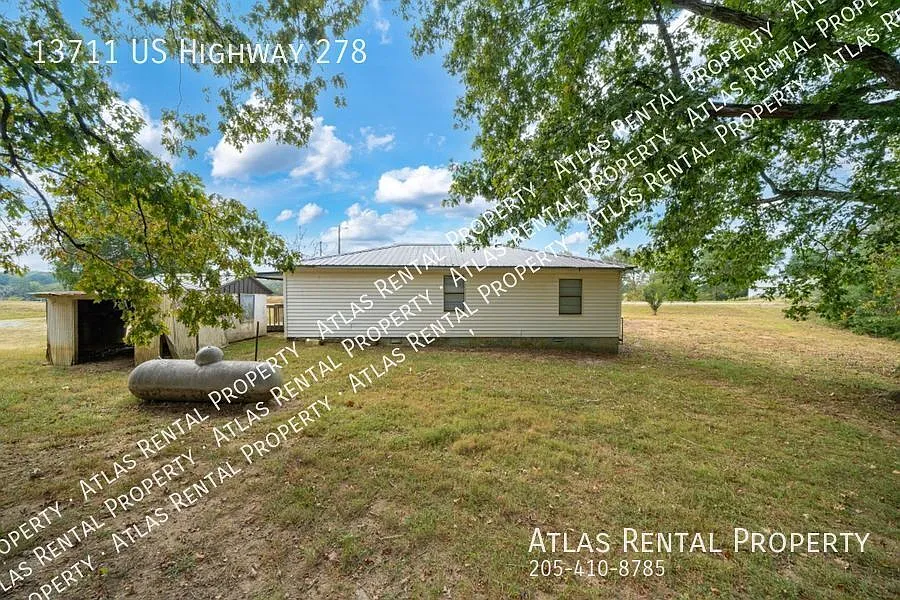 Pet-Friendly 2BR Home with Huge Yard & Country Living! — Photo 4