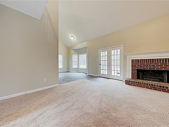 5th image of 115 Butterfield Ln