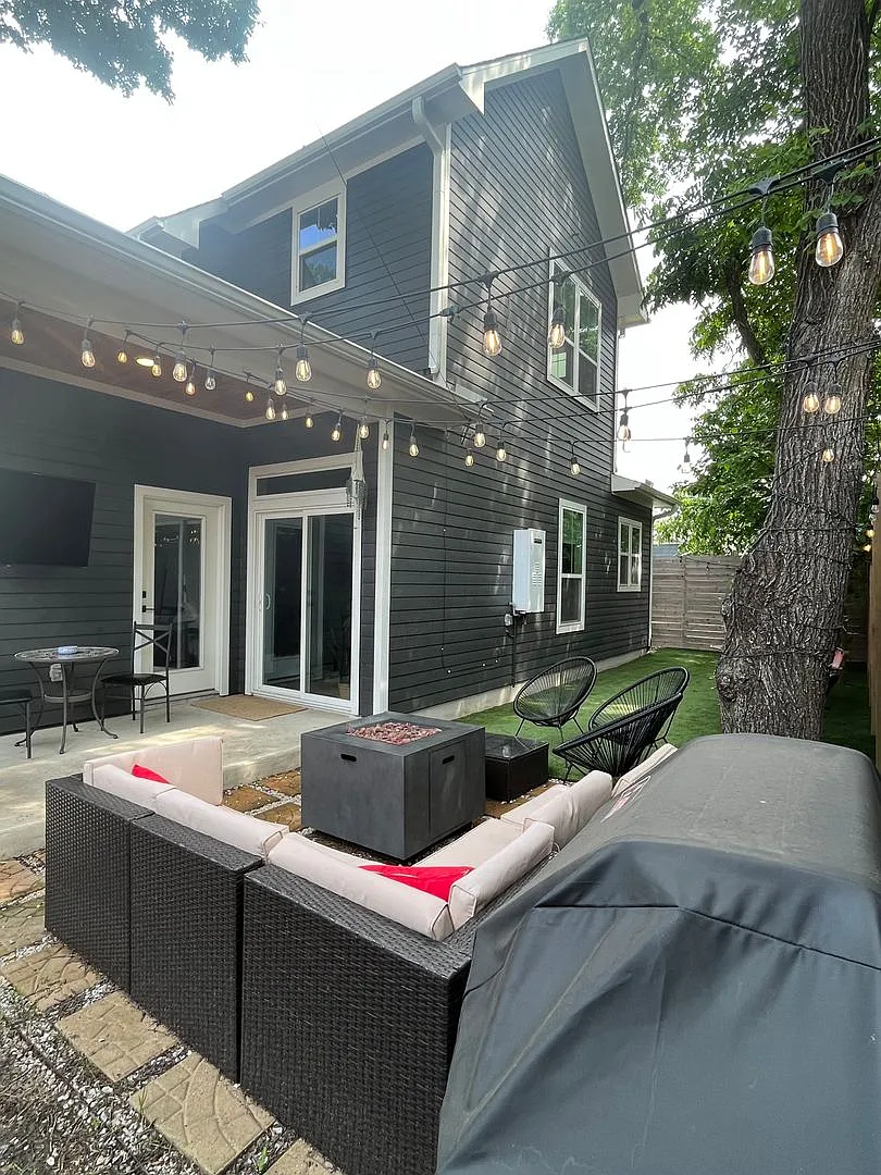 Beautiful 2 bedroom/2.5 bath in the heart of East Austin — Photo 2