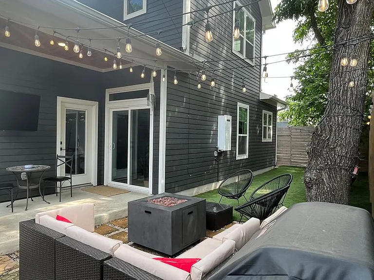 1122 Kirk Ave — Photo 2