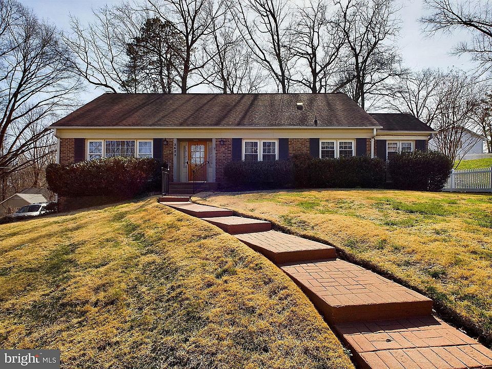 1st image of 3623 Camelot Dr