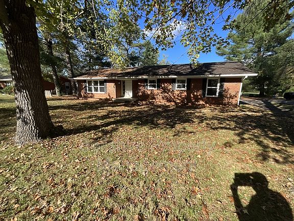 2nd image of 1515 Cypress Dr