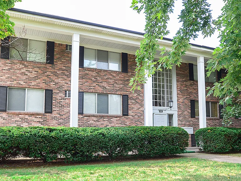 Somerset Manor East Apartments — Photo 4