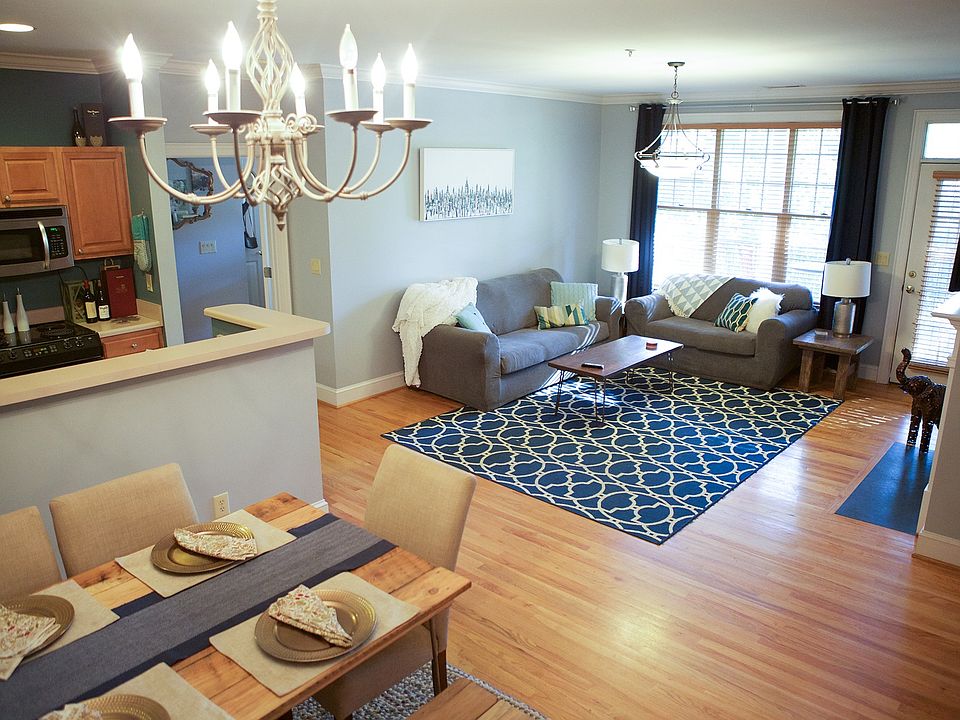 Main living area (view from entry hallway)