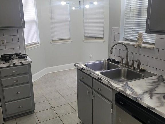 4th image of 7326 Meadow Glen Dr