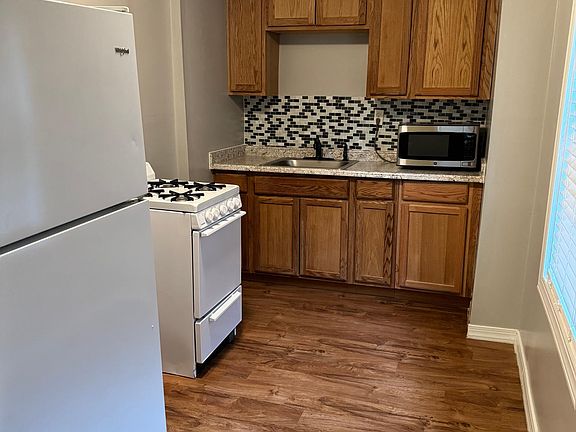 5th image of 1546 Greenup St #24