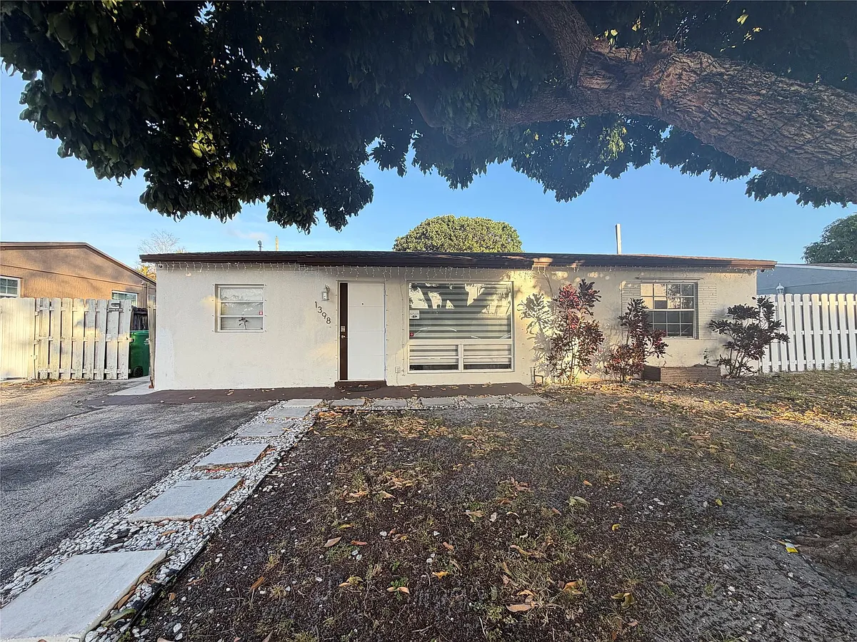 Building Photo - 1398 SW 47th Ter