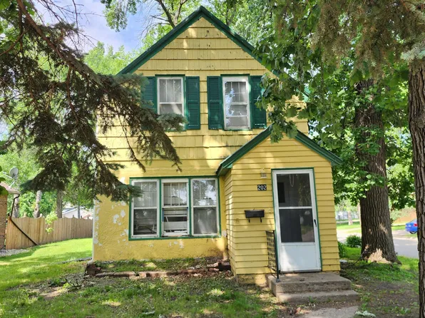 202 Forest St, Lisbon, ND 58054