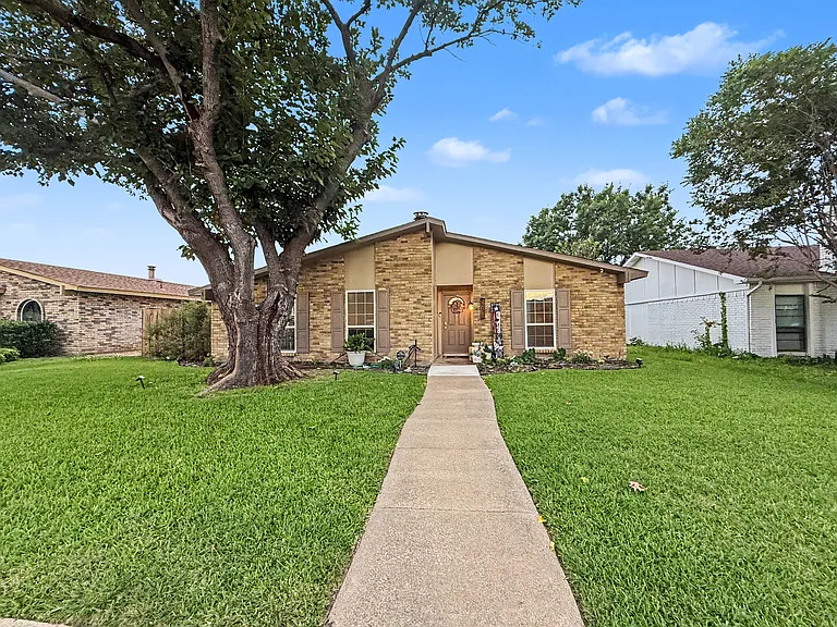 2910 Sweet Gum St — Photo 1