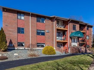 27 Fuller Rd APT 1, Foxboro, MA 02035
