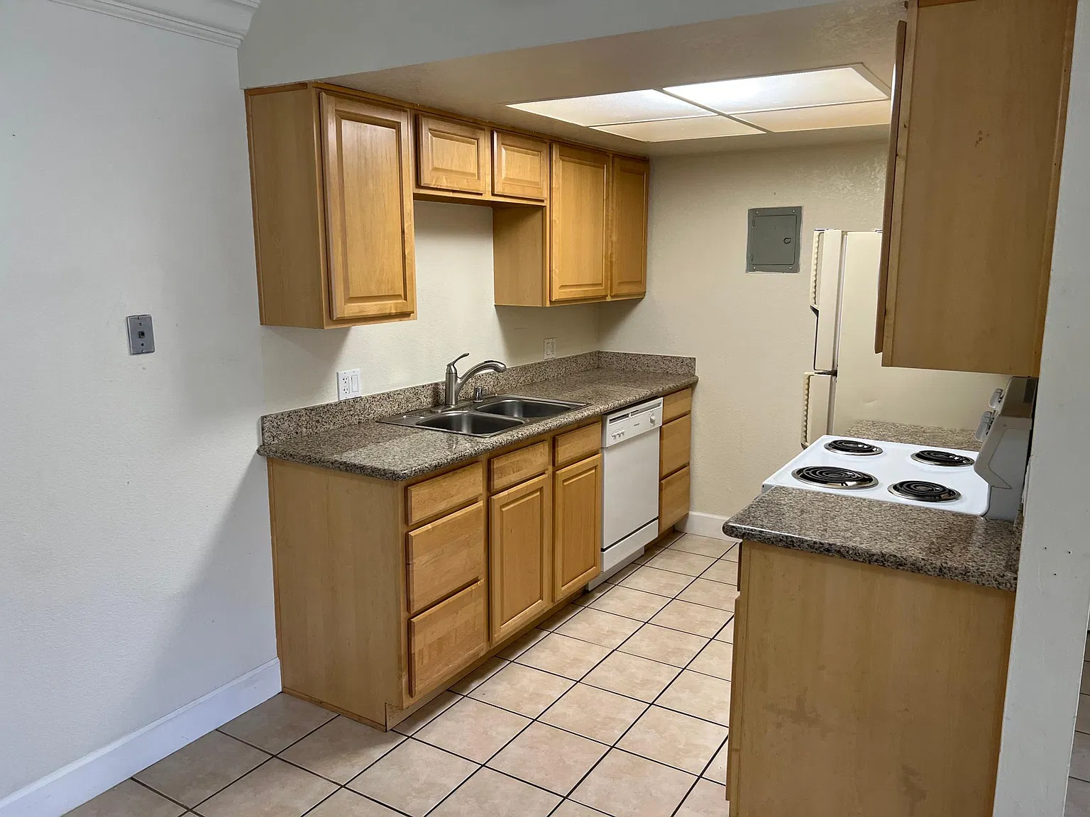 1 bed, 700 sqft, $2,100 — Photo 1