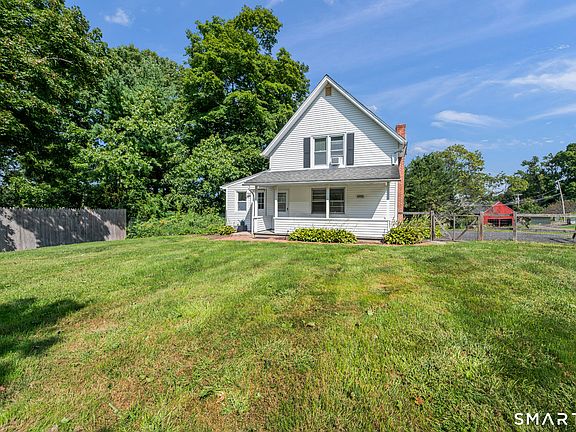 5th image of 136 Chestnut Hill Road