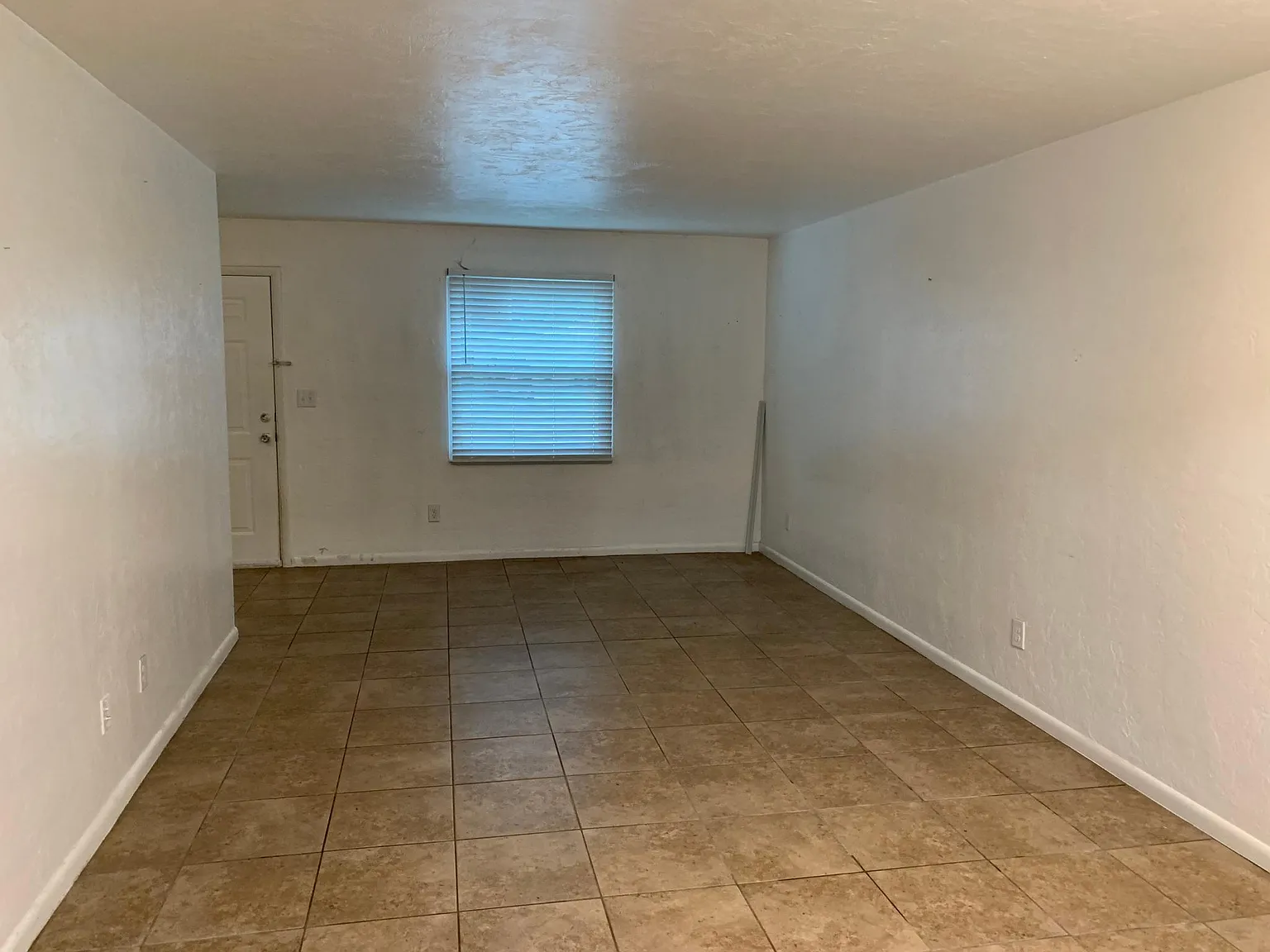 2307 SW 32nd Pl — Photo 4