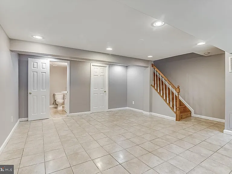260 Burgess Ave — Photo 24