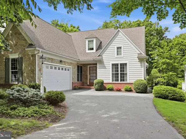 206 Bank Barn Ln, Lancaster, PA 17602