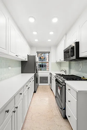 301 E 66th St #6R Photo 1