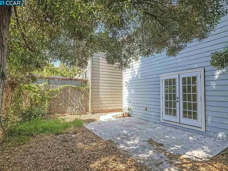 2026 Myrtle St — Photo 11