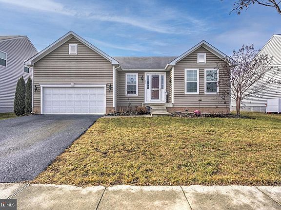 2nd image of 128 Sparkling Brook Rd