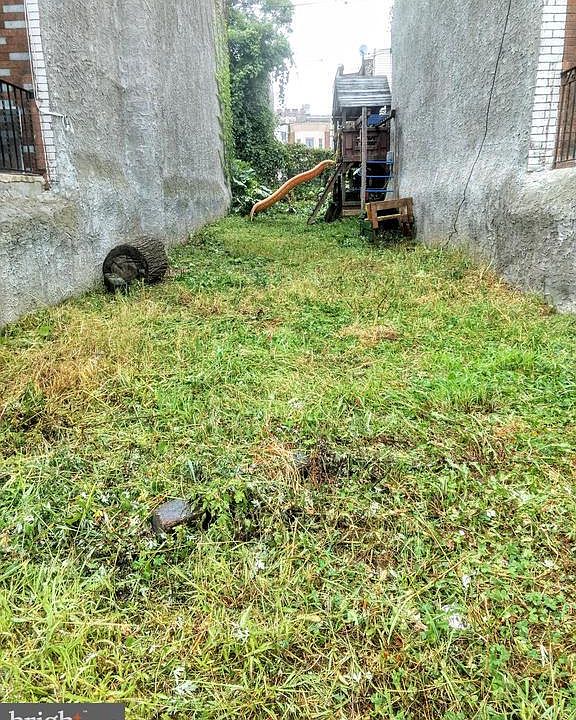2nd image of 2317 W Huntingdon St