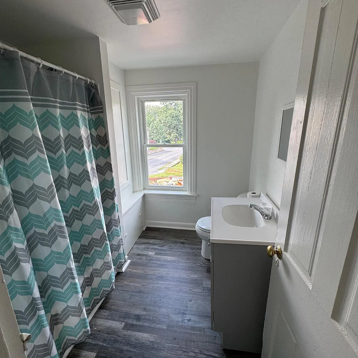 3 bed, 1.0 bath, 1242 sqft, $1,650 — Photo 3