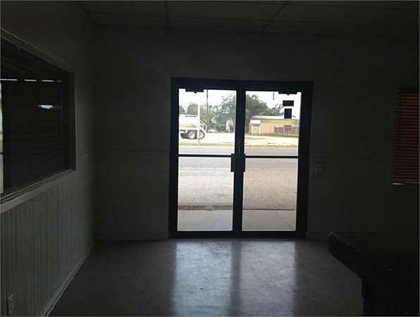 2nd image of 606 E Main St