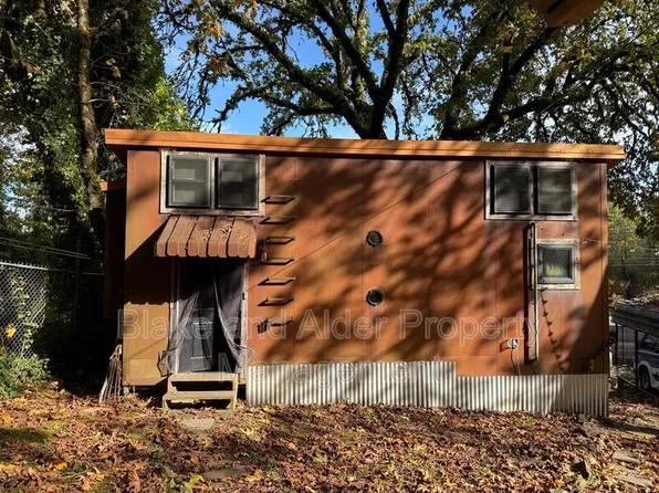 6519 NW Saint Helens Rd, Portland, OR 97210