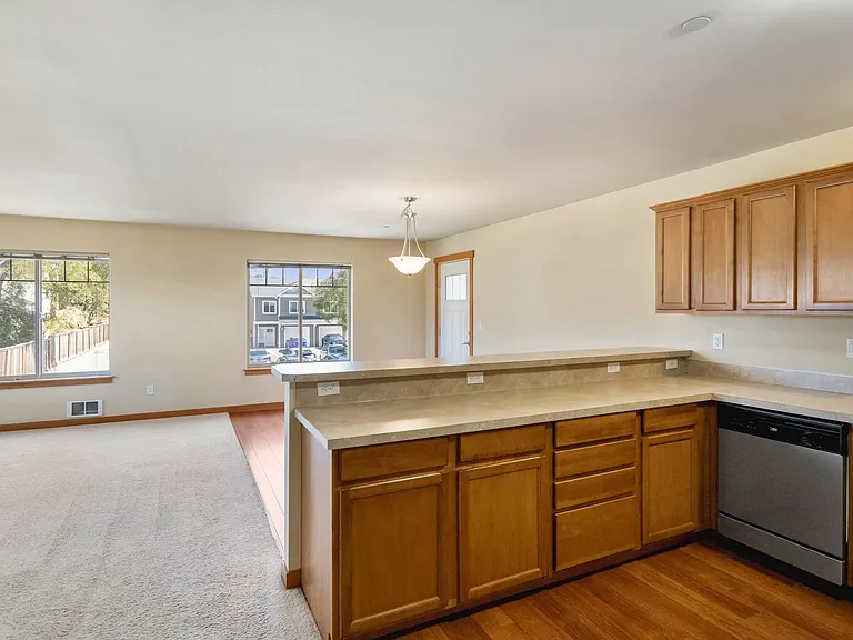 Townhomes/Apartments - 259 Se Ely St — Photo 5
