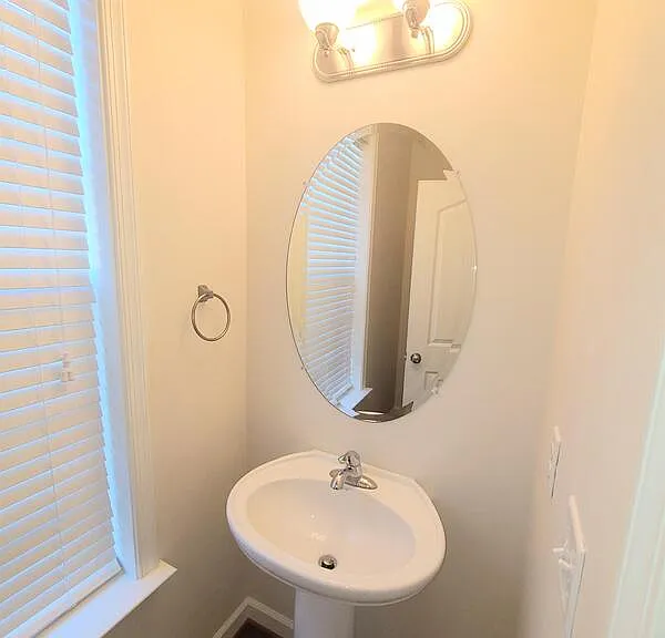 1136 Winsford Ln — Photo 5