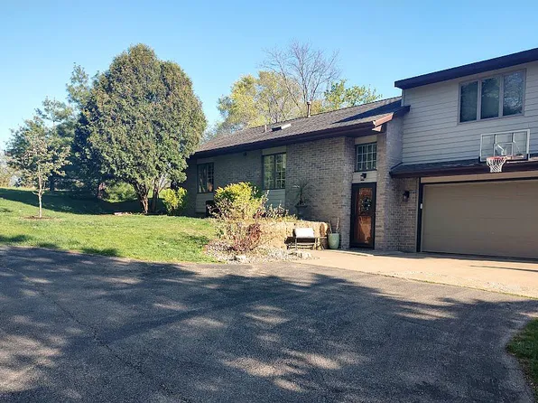 590 Samuel St, Dubuque, IA 52003