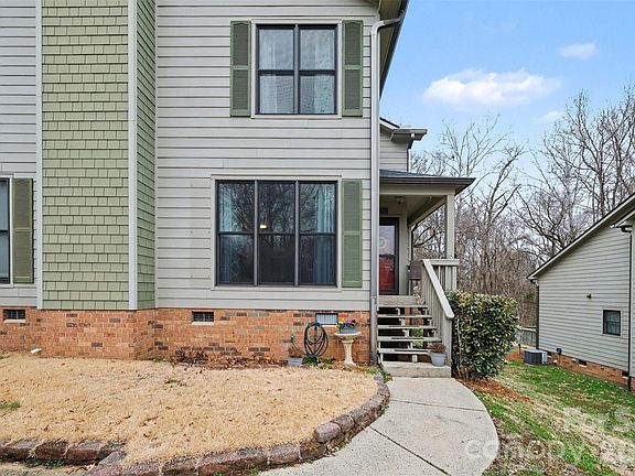 2nd image of 3240 Carlyle Dr NW