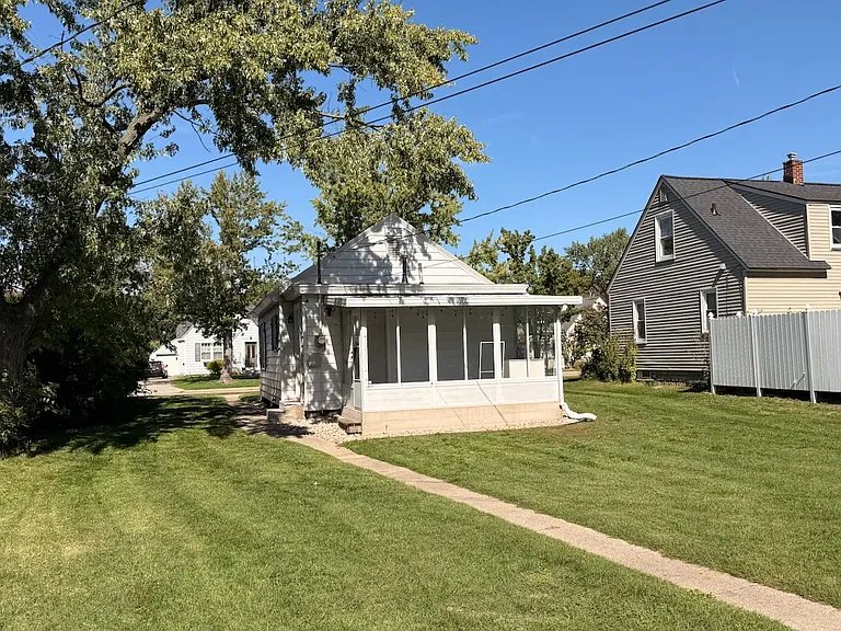 280 W 16th St — Photo 14
