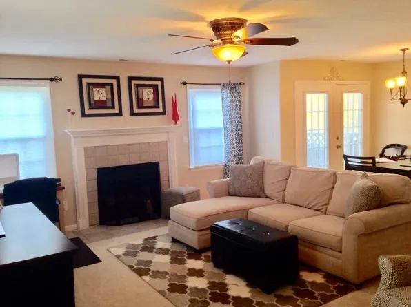 952 Saint Andrews Reach APT D, Chesapeake, VA 23320
