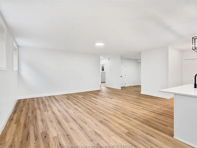 154 McLellan Ave #B — Photo 9