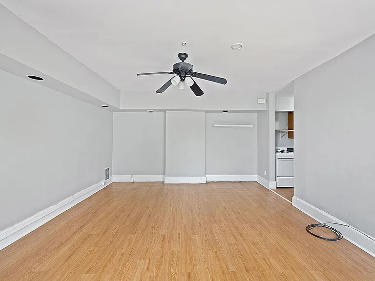494 Riddle Rd #3 — Photo 2