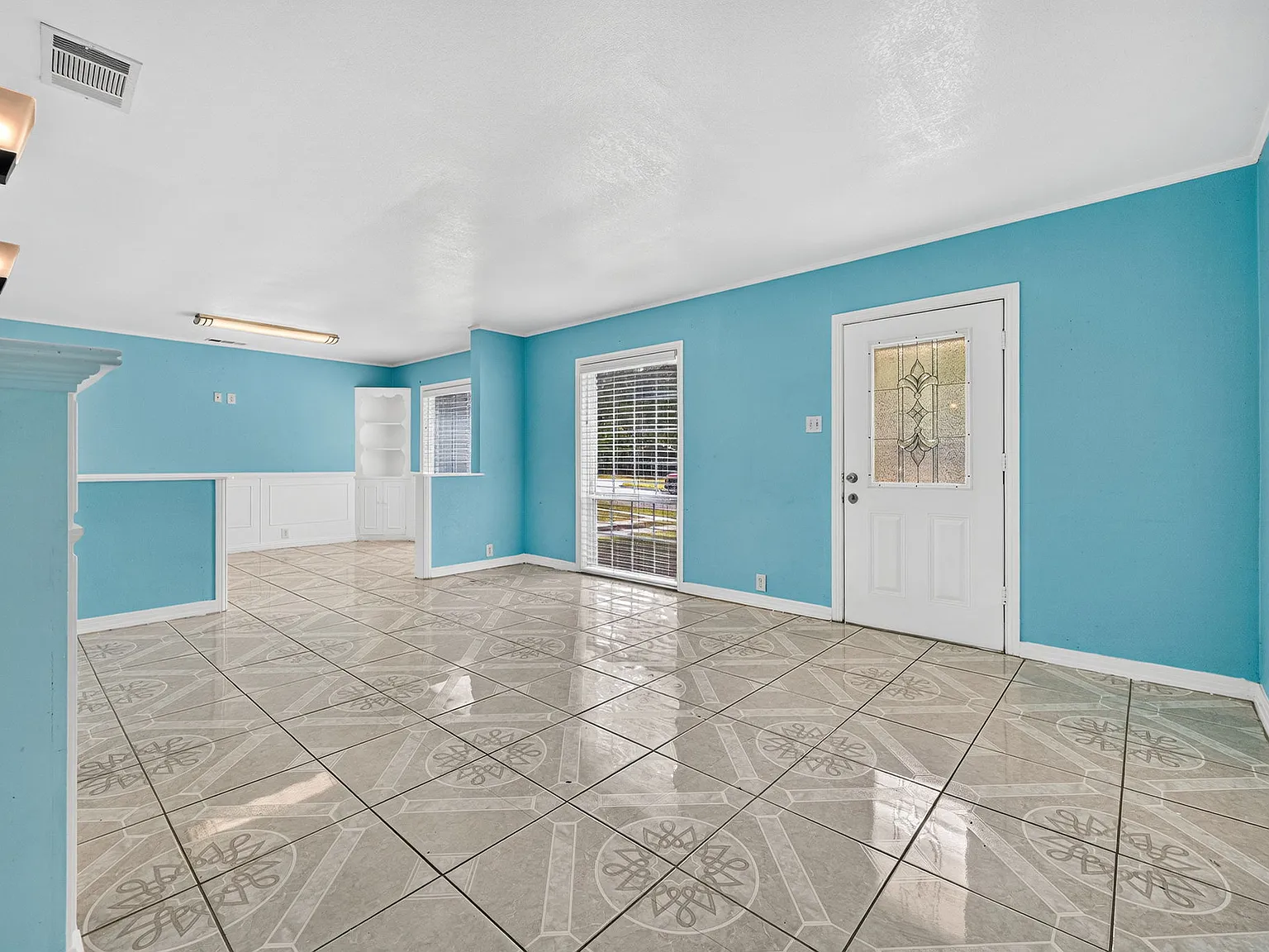 3 bed, 1284 sqft, $1,800 — Photo 2