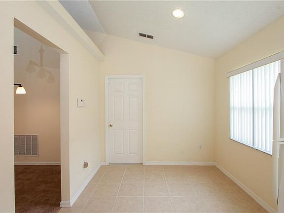 5th image of 2679 Willow Glen Cir