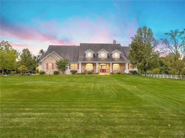 6480 Walnut Ln, Center Valley, PA 18034