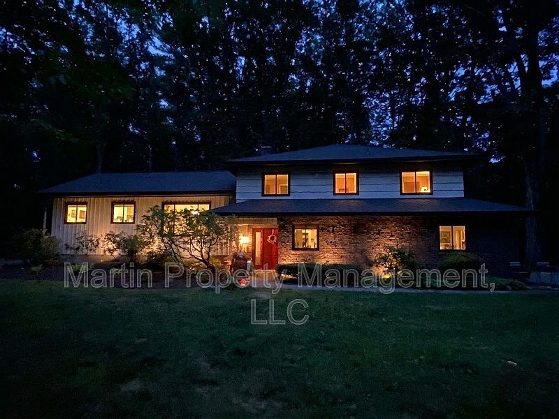 1st image of 1 Cyr Cir