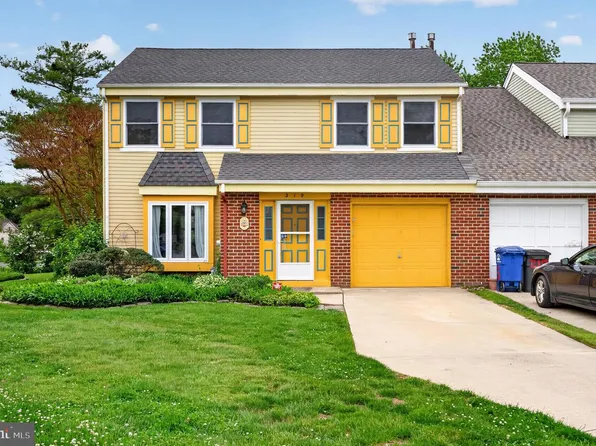 210 Burnam Wood Dr, Mount Laurel, NJ 08054