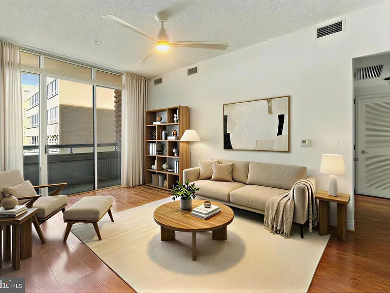 1020 N Highland St #221 — Photo 3