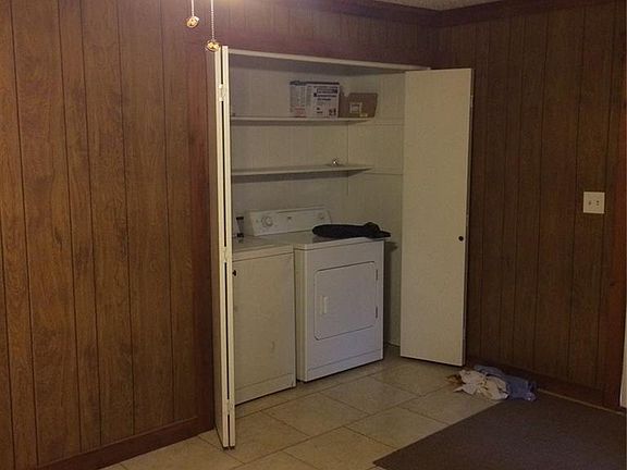 4th image of 705 W Custer St