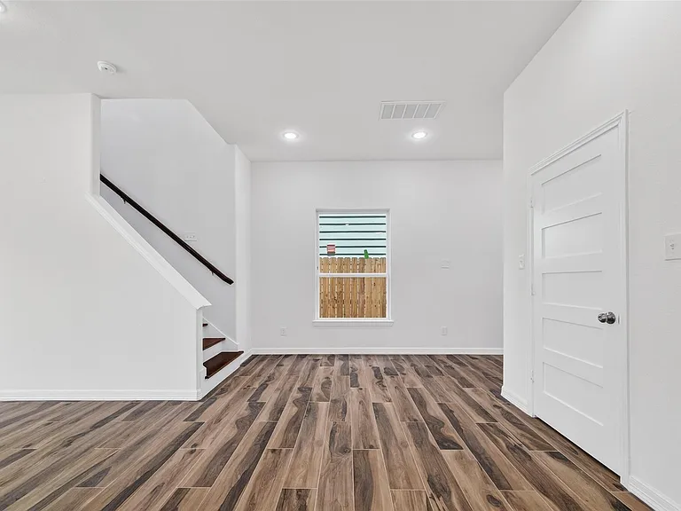 8628 Scott St — Photo 14