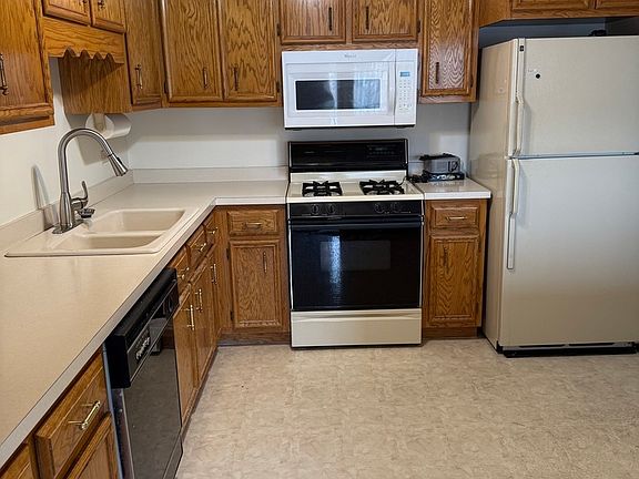 2nd image of 5034 Circle Dr APT 209