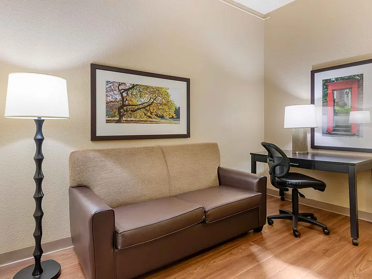 Deluxe Studio - 1 Full Bed