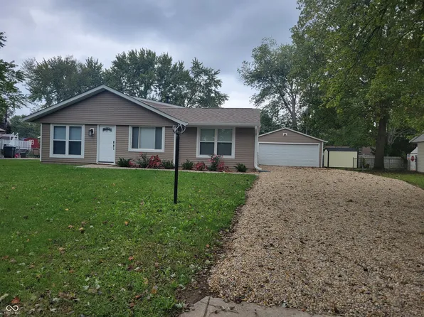 1100 Tree Top Ln, Greenwood, IN 46142