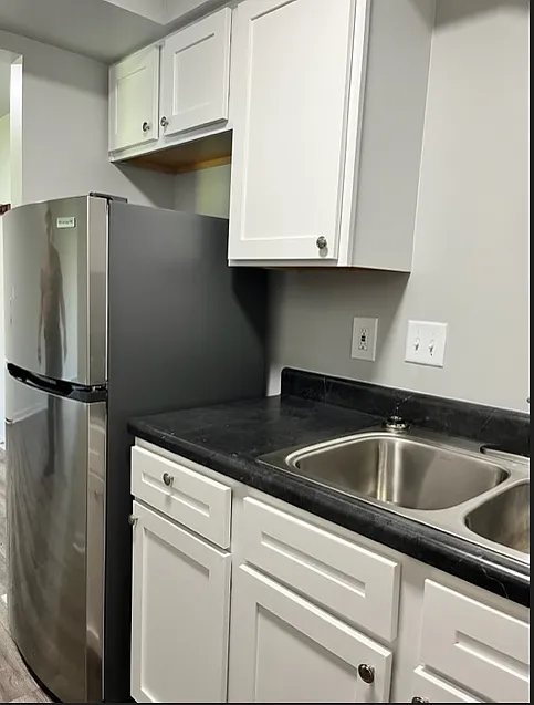 400 Fuller Apartments — Photo 2