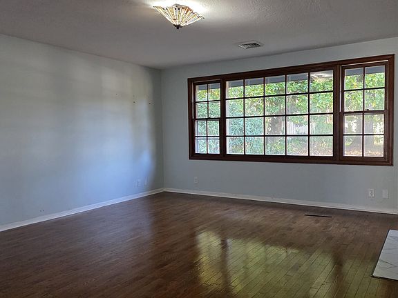3rd image of 551 Shire Ct