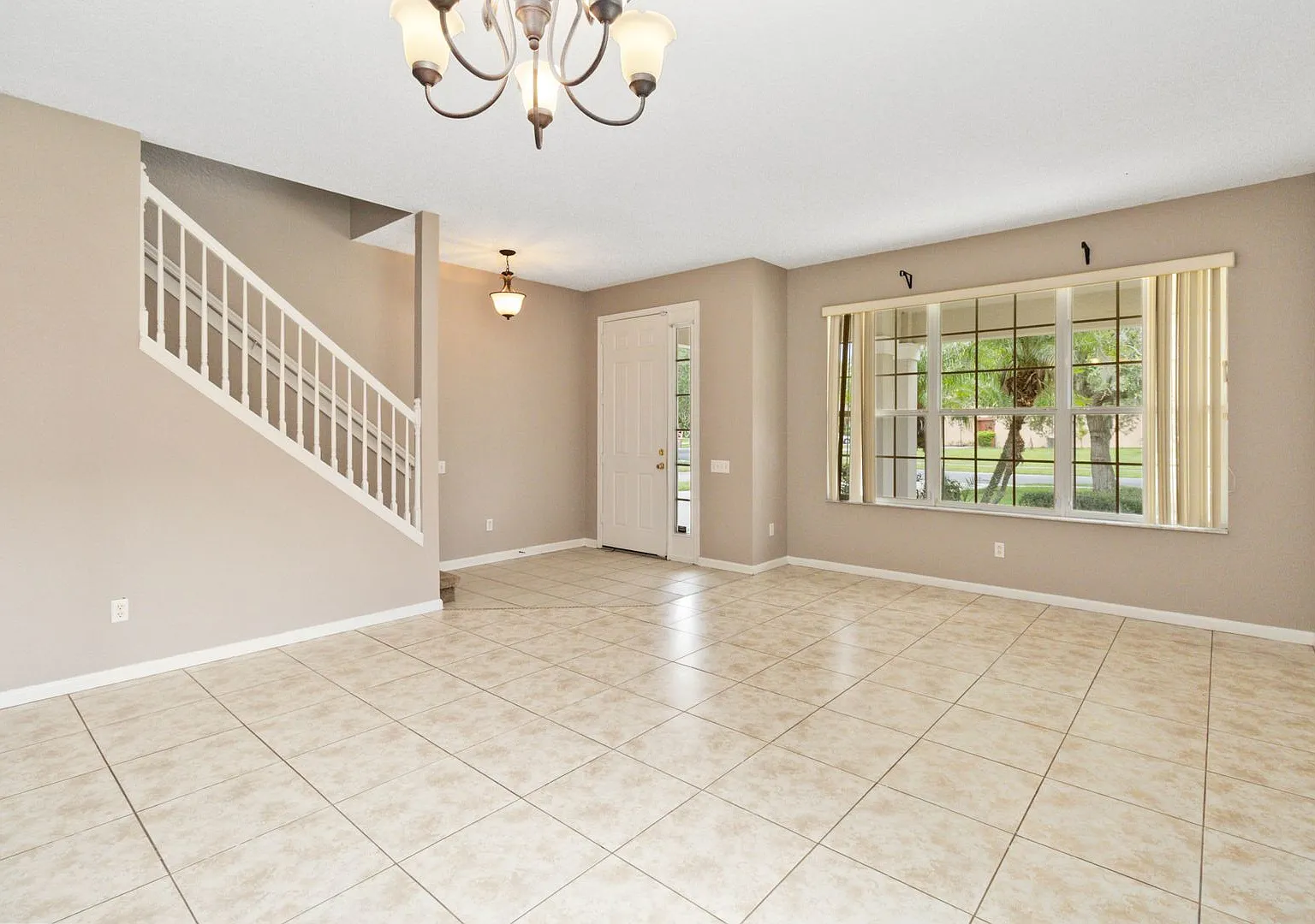 Move-In Special- Nice 3/2 With Bonus Room In Oak Hammock Preserve — Photo 4